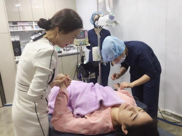 sao việt, mỹ nhân việt, sao phẫu thuật thẩm mỹ, ảnh dao kéo của sao, mỹ nhân việt phẫu thuật thẩm mỹ, phi thanh vân 
