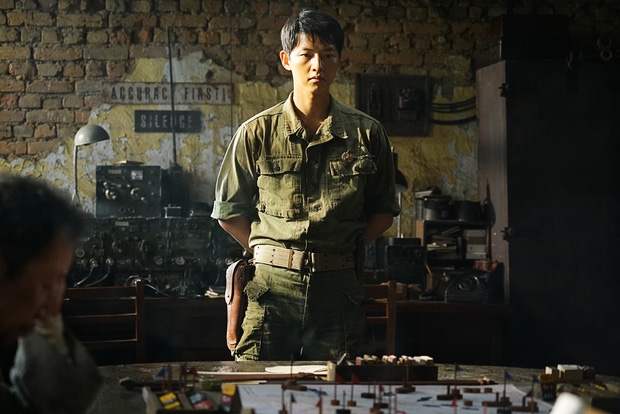 Phim của Song Joong Ki phá kỉ lục 120 tỉ khi vừa khởi chiếu - Ảnh 1.