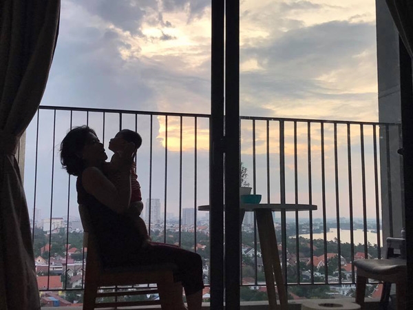 nghen dang cau chuyen vo cho chong di an ui co bo nhi dang doi tu tu - 2