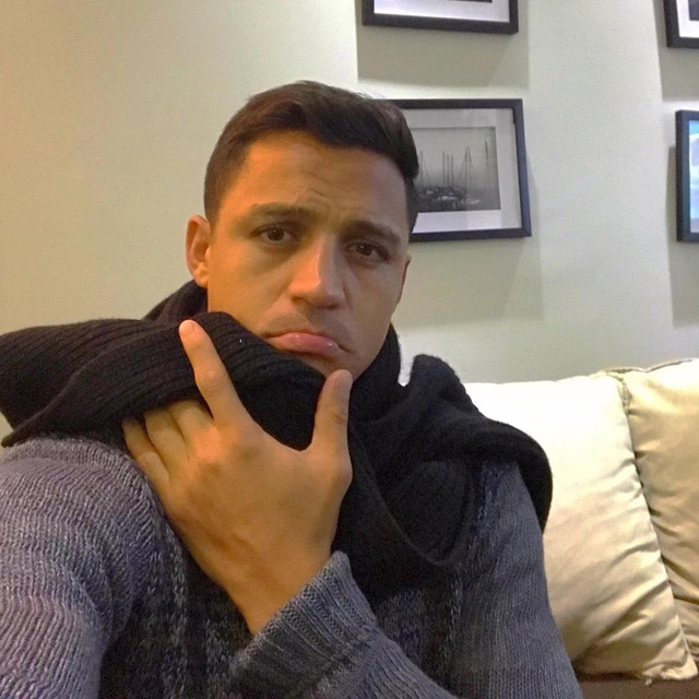 Sanchez cáo ốm, xin phép không trở lại Arsenal đúng thời hạn