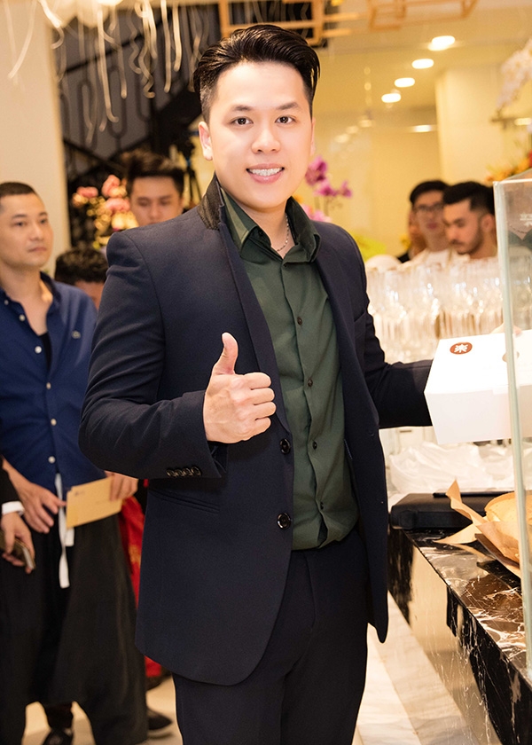 chong-diem-huong-du-khai-truong-cua-hang-cua-vo-giua-tin-don-ly-hon-3