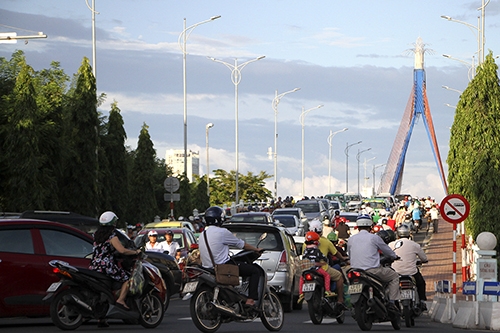 da-nang-loay-hoay-doi-pho-ket-xe-2