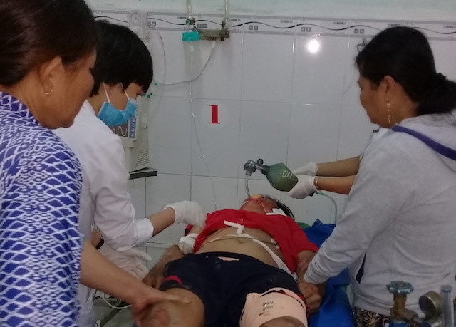 Xe tai vang banh, tong be trai 11 tuoi nguy kich hinh anh 1