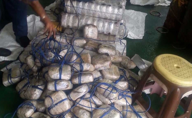 An Do bat giu tau cho 1,5 tan heroin tri gia nua ty USD hinh anh 1