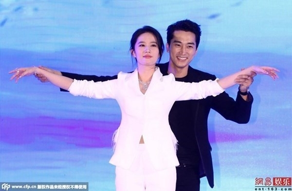 Ban re doi tu, lat tay nhau: Tro quen o showbiz Trung Quoc hinh anh 1