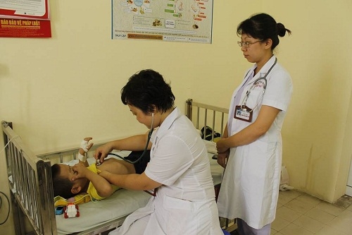 Một đêm 6 trẻ nhập viện vì sốt xuất huyết, có những trẻ bị sốc nặng - 2
