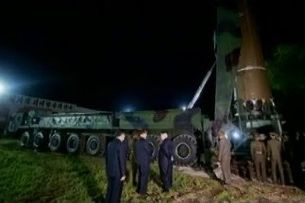 cach kim jong-un de phong my am sat khi thi sat ten lua hinh anh 2