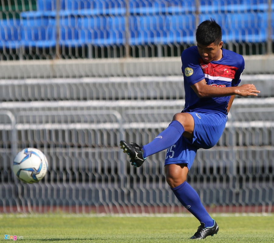 Duc Chinh bi HLV Huu Thang nhac nho hinh anh 3