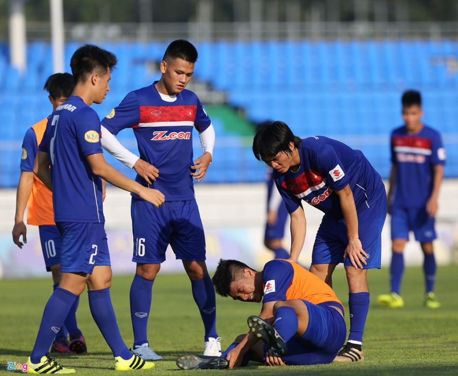 Duc Chinh bi HLV Huu Thang nhac nho hinh anh 4