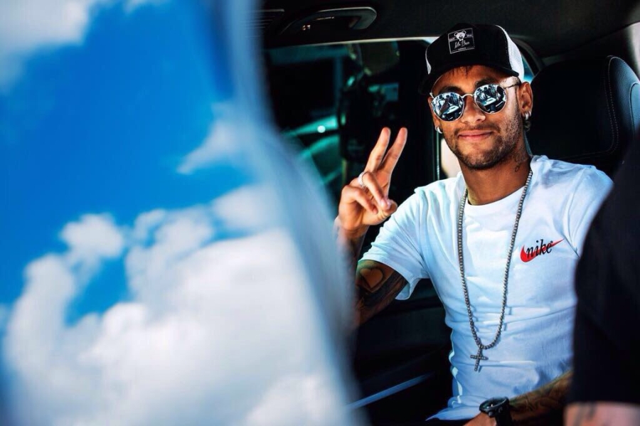 Neymar da toi Paris, chuan bi cho le ra mat lon nhat lich su PSG hinh anh 3