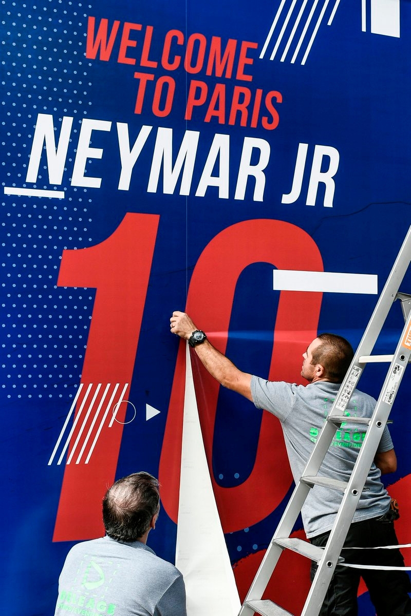 Neymar da toi Paris, chuan bi cho le ra mat lon nhat lich su PSG hinh anh 4