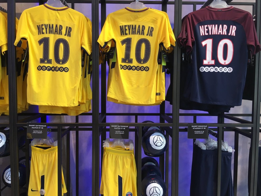 Neymar da toi Paris, chuan bi cho le ra mat lon nhat lich su PSG hinh anh 5