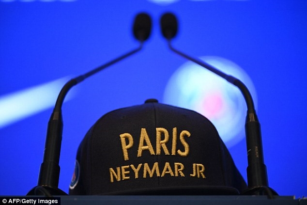 Neymar da toi Paris, chuan bi cho le ra mat lon nhat lich su PSG hinh anh 11