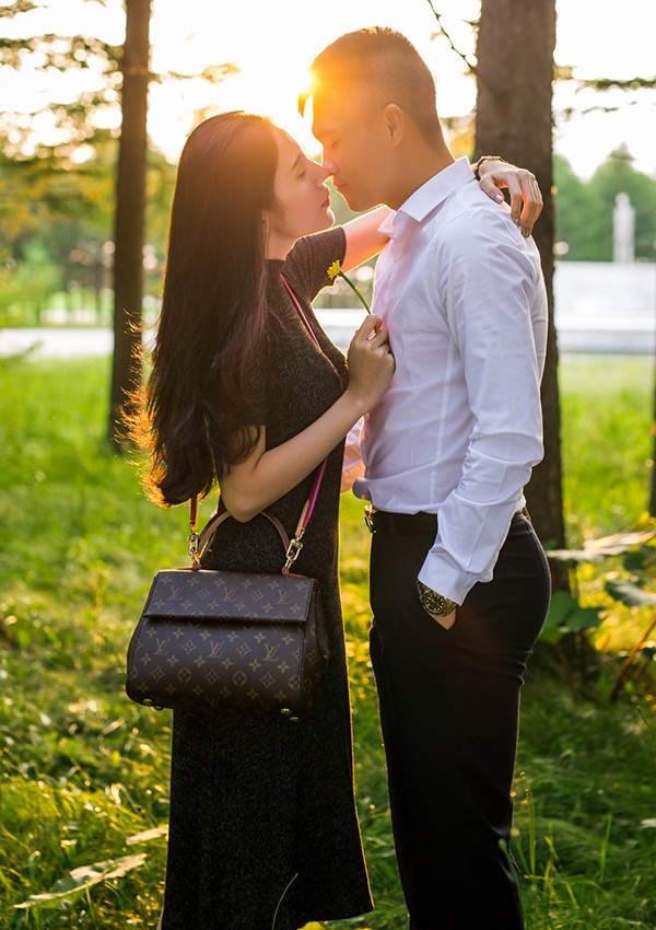 Thủy Tiên, Công Vinh mặc áo cưới quay MV