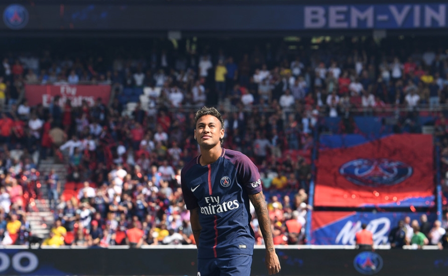 Buoi le ra mat hoanh trang cua Neymar tai Parc des Princes hinh anh 1