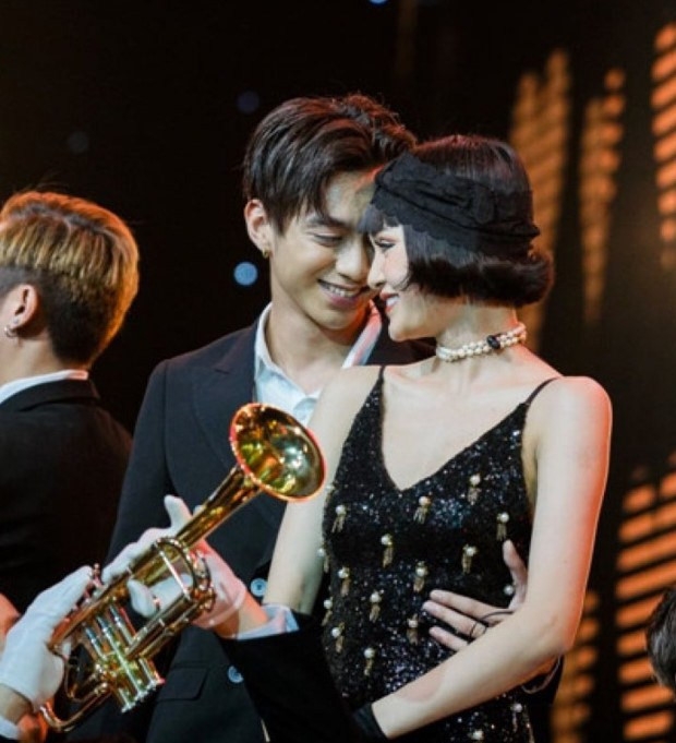 Chieu tro trong showbiz Viet va cai gia nghe si phai tra hinh anh 3