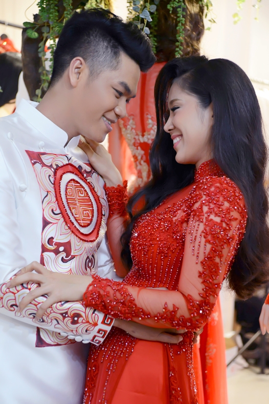 chong-tre-doi-hon-le-phuong-khi-di-thu-ao-dai-cuoi-7