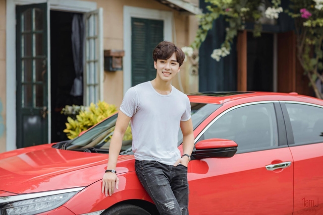 Nụ cười toả nắng của soái ca