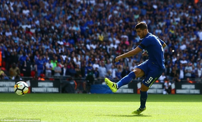Alvaro Morata dang di vao vet xe do cua Torres hinh anh 1