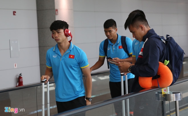 U22 Viet Nam nhoc nhan voi lich di chuyen sang Malaysia hinh anh 1