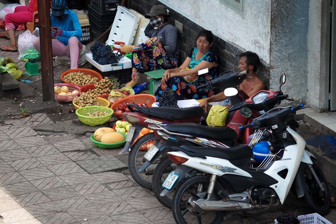 Vỉa hè quận 1... như chưa hề có cuộc ra quân! - Ảnh 6.