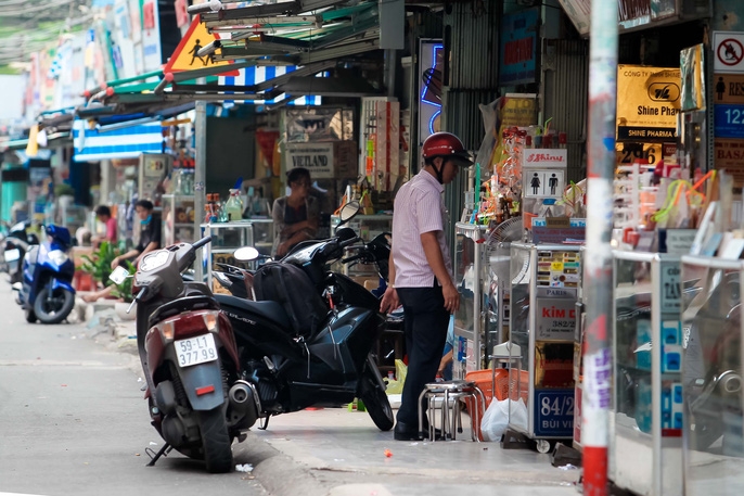 Vỉa hè quận 1... như chưa hề có cuộc ra quân! - Ảnh 10.