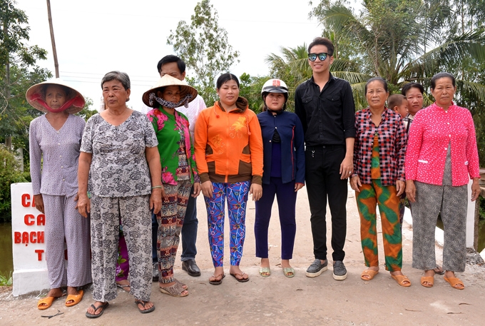 bach-cong-khanh-xay-cau-nua-ty-dong-tang-nguoi-dan-mien-tay-3