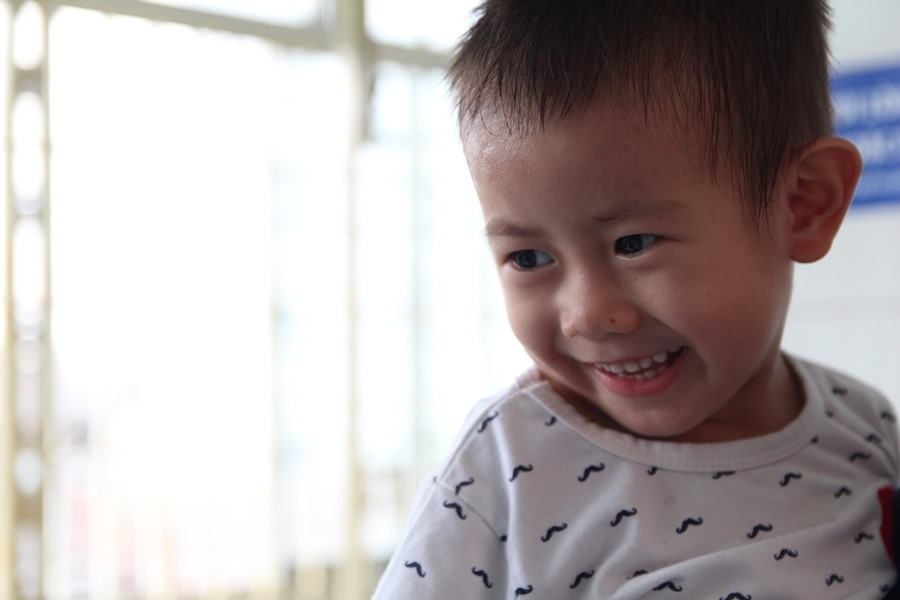 Cậu bé 2 tuổi nghi bị bỏ rơi trước cổng Bệnh viện Từ Dũ - ảnh 5