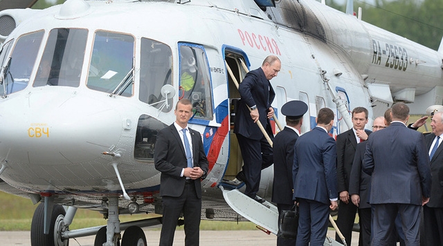  Trực thăng chở Tổng thống Nga Vladimir Putin đáp xuống sân bay ở Phần Lan hôm 27/7. (Ảnh: Reuters) 