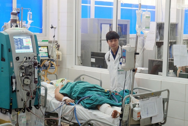 Mẹ hôn mê điều trị 30 triệu/ngày vì bị sốt xuất huyết, nam sinh 15 tuổi cầu cứu cộng đồng mạng - Ảnh 4.