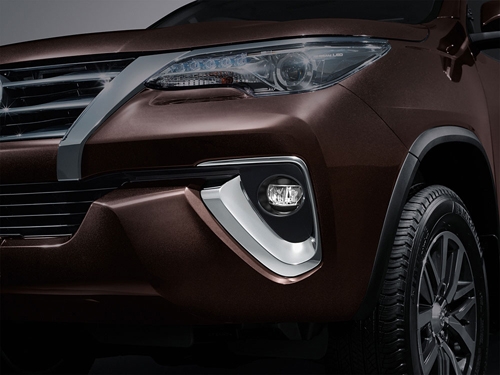 toyota-fortuner-moi-bo-phanh-tang-trong-gia-tu-37300-usd-page-2-1