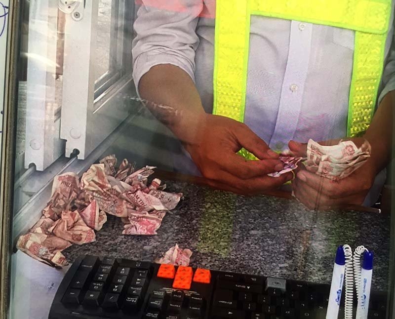 Chai nhựa,  trạm thu phí Cai Lậy, Tiền Giang, trạm thu phí