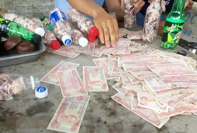Bo GTVT se xem lai muc phi noi tai xe nhet tien le vao chai nhua hinh anh 1