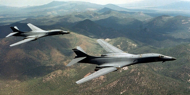 Hai máy bay ném bom B-1B của Mỹ (Ảnh: Reuters)