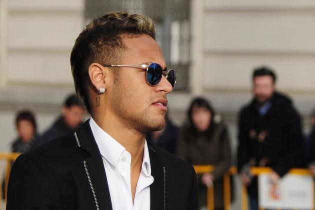 Neymar xem xet to Barca quyt tien len FIFA hinh anh 1