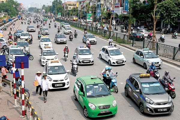 y kien trai chieu ve viec taxi ha noi son mau giong nhau hinh anh 2