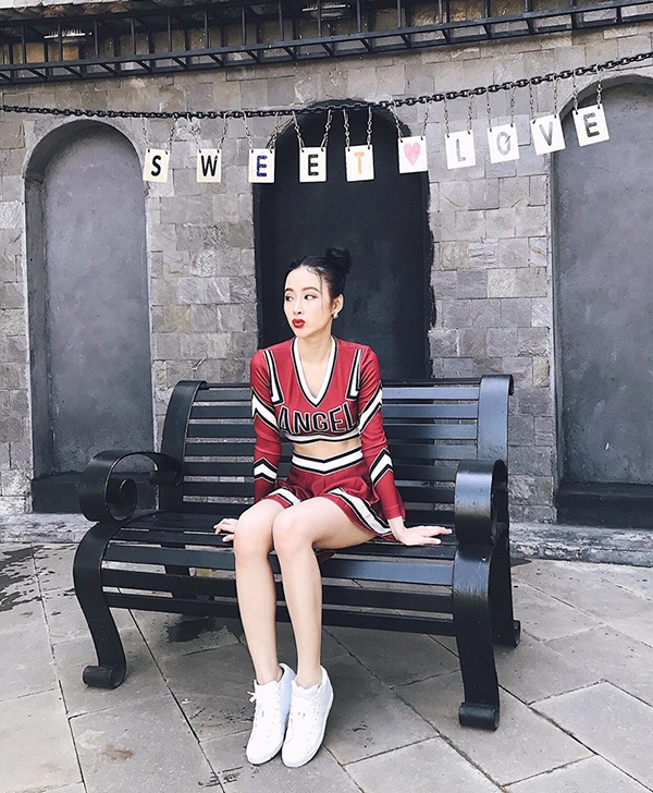 bong-mat-voi-trang-phuc-phong-gym-cua-angela-phuong-trinh-10