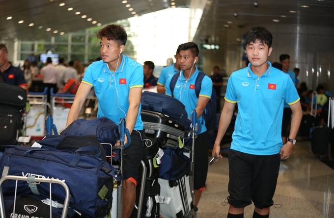 U22 Việt Nam đổ bộ xuống Kuala Lumpur, bắt đầu chiến dịch SEA Games 29