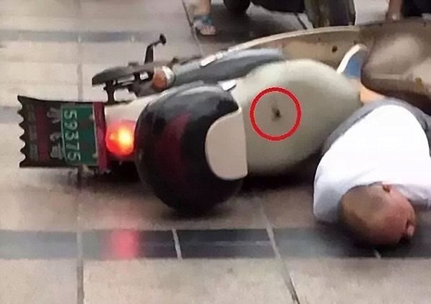 Đang vi vu xe máy, người đàn ông bất ngờ bị sét đánh trúng - Ảnh 4.