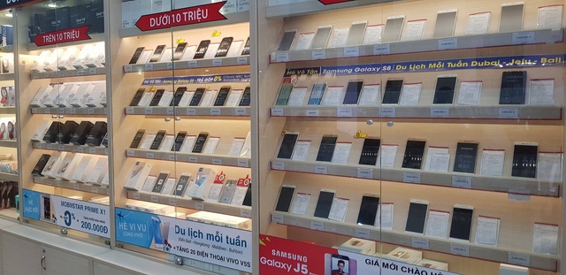Sức mua iPhone giảm bởi chờ đợi sản phẩm mới và sự cạnh tranh quyết liệt của các thương hiệu khác