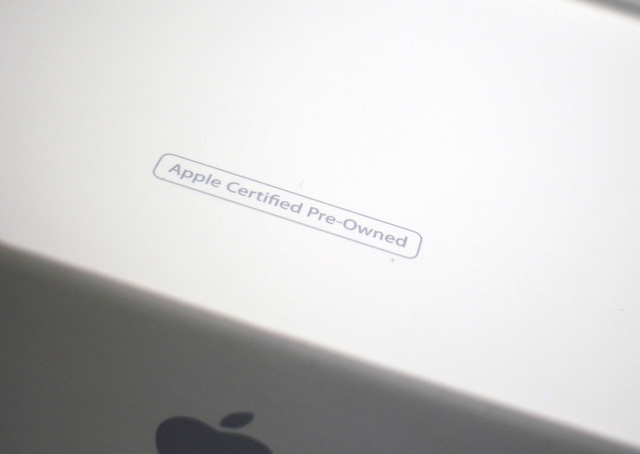 Mẫu iPhone CPO được in bên dưới hộp
