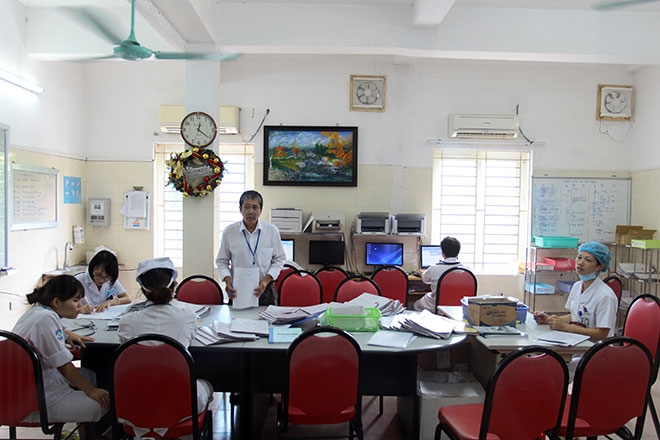 Nữ điều dưỡng mang thai sắp đẻ vẫn căng mình chống sốt xuất huyết - 1