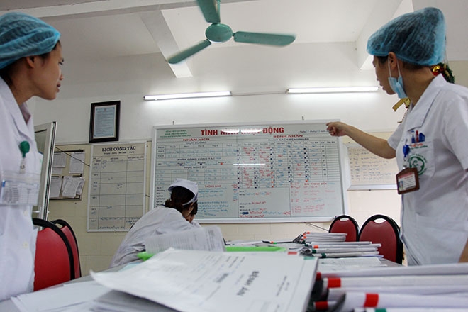 Nữ điều dưỡng mang thai sắp đẻ vẫn căng mình chống sốt xuất huyết - 12