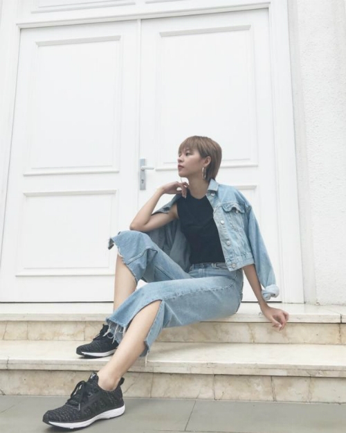 sao-viet-bien-hoa-phong-cach-voi-giay-sneaker-3