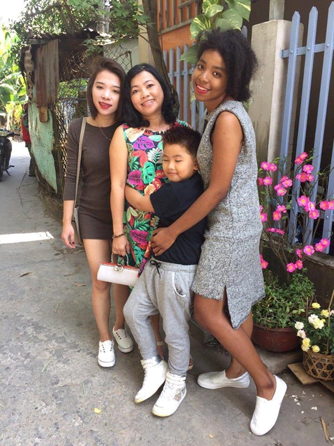 Thi sinh da mau gay chu y tai Hoa hau hoan vu Viet Nam 2017 hinh anh 2
