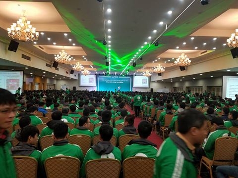 Hội trường buổi họp chật kín ngay khi buổi họp bắt đầu.