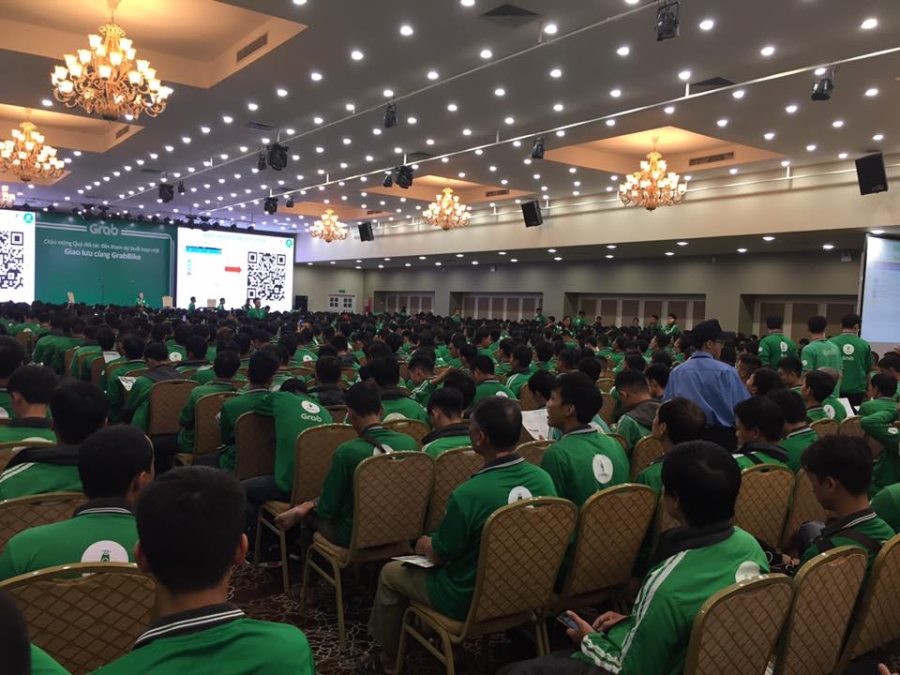 Ngoài ra còn có phần vinh danh và khen thưởng đối tác ưu tú và chúc mừng đối tác có sinh nhật trong tháng.