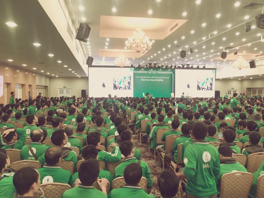 Tuy nhiên, sau khi đưa ra mức tăng cước phí này, nhiều người hoạt động trong hãng xe ôm công nghệ này tỏ ra khá bất bình.