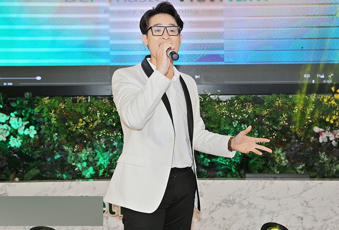 minh-tu-mac-sexy-cao-noi-troi-khi-dung-ben-ha-anh-tuan-2