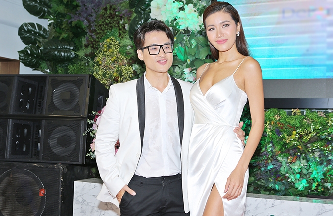 minh-tu-mac-sexy-cao-noi-troi-khi-dung-ben-ha-anh-tuan-4